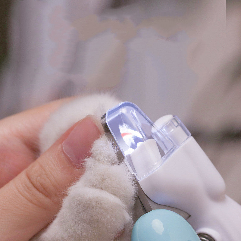 Light-up cat nail clippers with comfortable grip